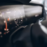 Ile zarabiają mechanicy samochodowi? Analiza wynagrodzeń w branży motoryzacyjnej Jak zostać mechanikiem po 30 – krok po kroku do nowej kariery